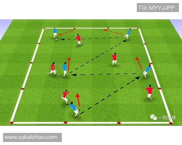 足球青训中的团队合作与沟通技巧，如何提升比赛中的协作性